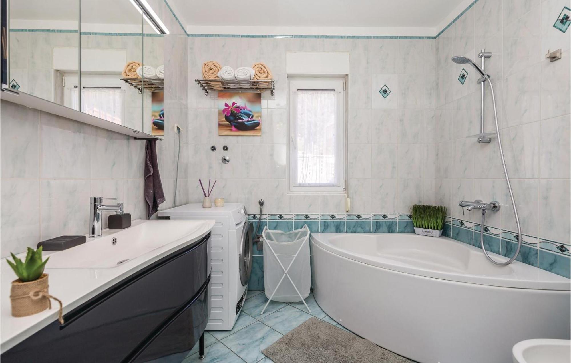 Nice Apartment In Rijeka With Wifi Ngoại thất bức ảnh